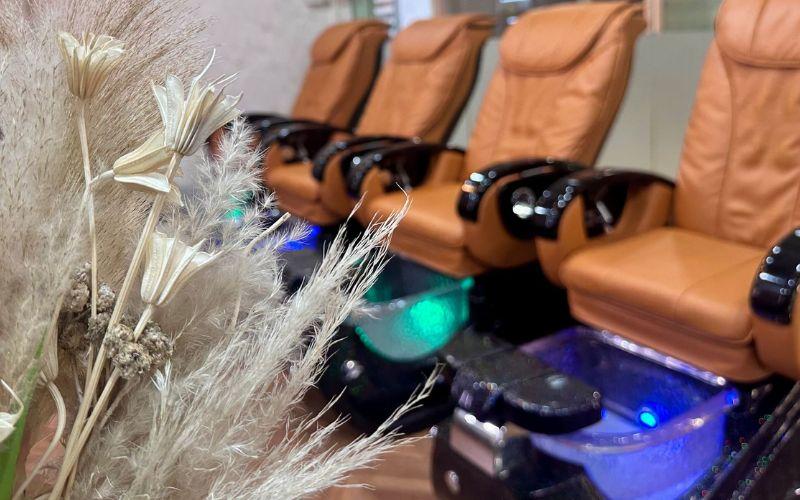 Julia Beauty Lash And Nail Salon