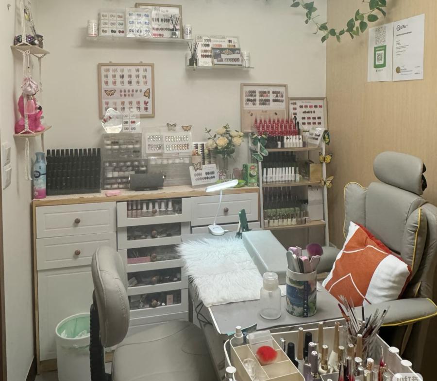 Judy Home Nails