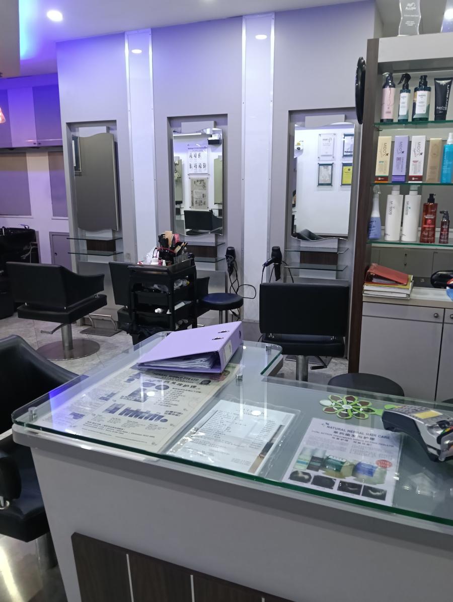 Classic Unisex Hair Saloon