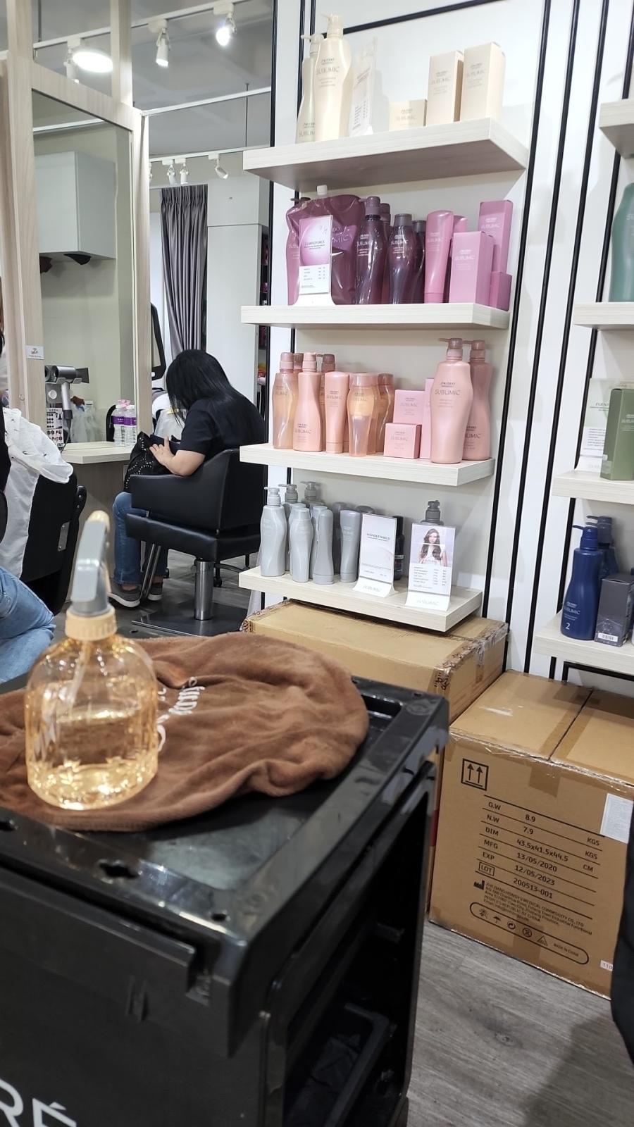 Prettey Unisex Hair Salon's
