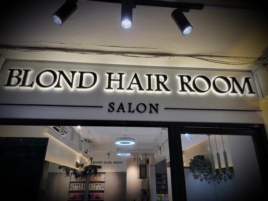Blond Hair Room Salon