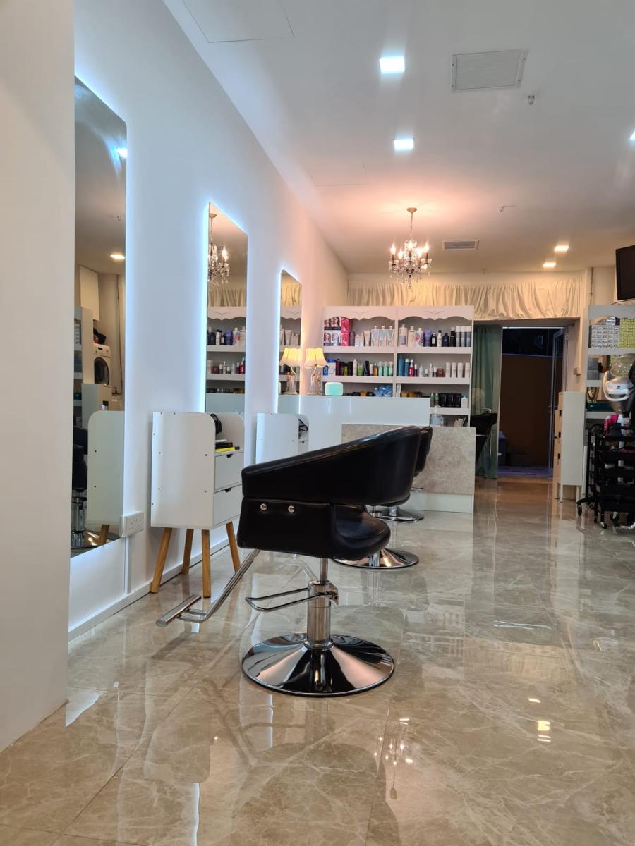 Chris Salon