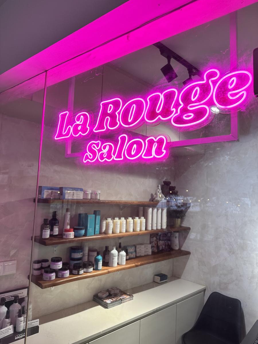 La Rouge Salon