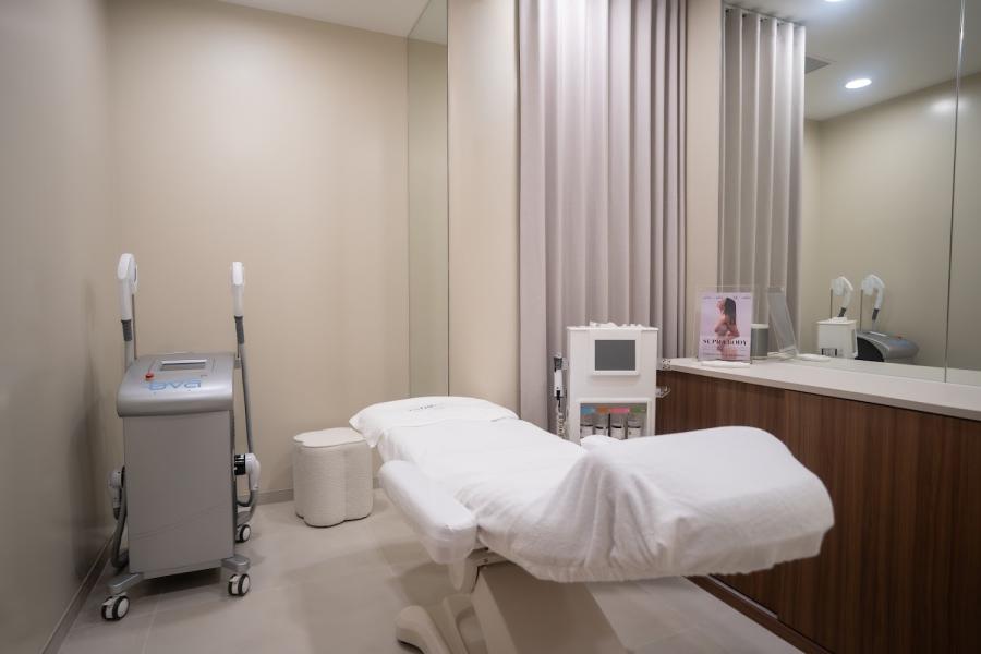 EstheClinic (Holland Village)